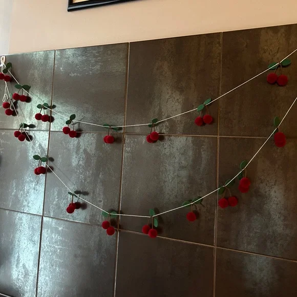 Red Cherry Garland - Picture 1 of 3